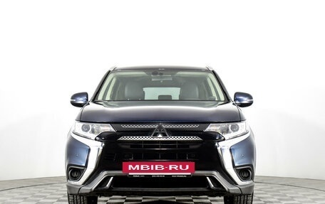 Mitsubishi Outlander III рестайлинг 3, 2021 год, 2 600 000 рублей, 2 фотография