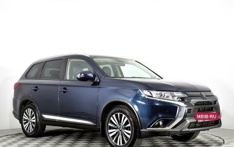 Mitsubishi Outlander III рестайлинг 3, 2021 год, 2 600 000 рублей, 3 фотография