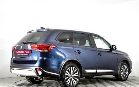 Mitsubishi Outlander III рестайлинг 3, 2021 год, 2 600 000 рублей, 5 фотография