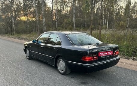 Mercedes-Benz E-Класс, 1998 год, 570 000 рублей, 5 фотография