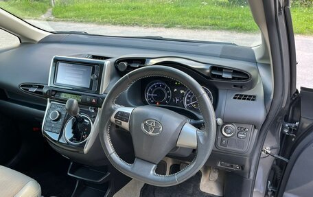 Toyota Wish II, 2013 год, 1 690 000 рублей, 14 фотография