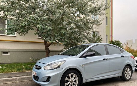 Hyundai Solaris II рестайлинг, 2012 год, 800 000 рублей, 5 фотография