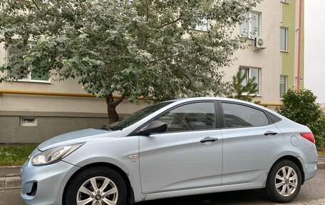 Hyundai Solaris II рестайлинг, 2012 год, 800 000 рублей, 4 фотография