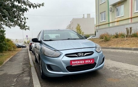 Hyundai Solaris II рестайлинг, 2012 год, 800 000 рублей, 3 фотография