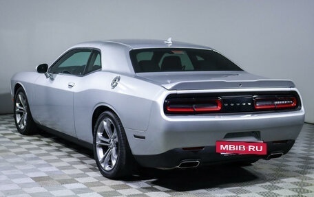 Dodge Challenger III рестайлинг 2, 2021 год, 4 250 000 рублей, 7 фотография