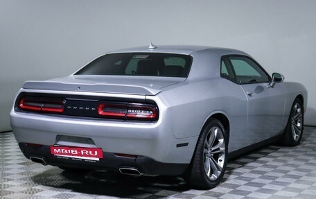 Dodge Challenger III рестайлинг 2, 2021 год, 4 250 000 рублей, 5 фотография