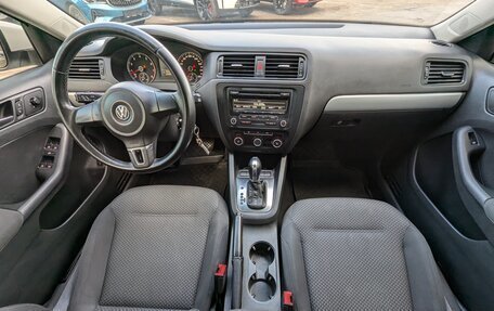 Volkswagen Jetta VI, 2011 год, 950 000 рублей, 24 фотография