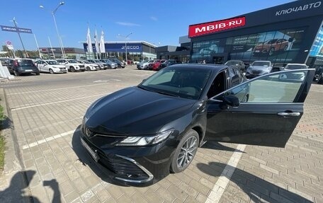 Toyota Camry, 2023 год, 3 950 000 рублей, 1 фотография