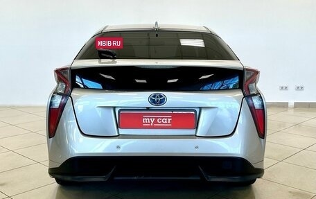 Toyota Prius IV XW50, 2017 год, 1 575 000 рублей, 6 фотография