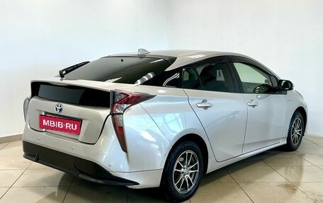 Toyota Prius IV XW50, 2017 год, 1 575 000 рублей, 5 фотография