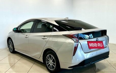 Toyota Prius IV XW50, 2017 год, 1 575 000 рублей, 7 фотография