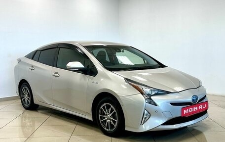 Toyota Prius IV XW50, 2017 год, 1 575 000 рублей, 4 фотография