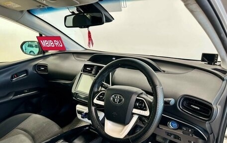 Toyota Prius IV XW50, 2017 год, 1 575 000 рублей, 10 фотография