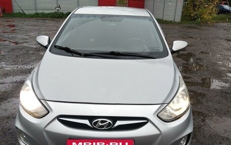 Hyundai Solaris II рестайлинг, 2011 год, 615 000 рублей, 8 фотография