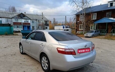 Toyota Camry, 2011 год, 1 820 000 рублей, 2 фотография