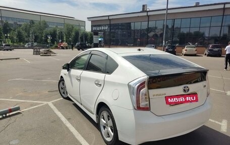 Toyota Prius, 2015 год, 1 390 000 рублей, 7 фотография