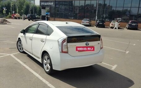 Toyota Prius, 2015 год, 1 390 000 рублей, 3 фотография