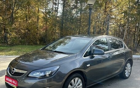 Opel Astra J, 2011 год, 850 000 рублей, 1 фотография