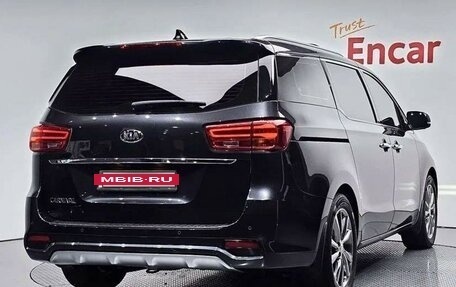 KIA Carnival III, 2019 год, 2 650 000 рублей, 2 фотография