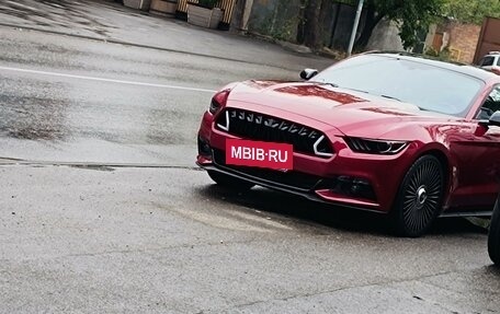 Ford Mustang VI рестайлинг, 2017 год, 3 000 000 рублей, 2 фотография