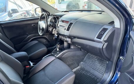 Mitsubishi Outlander III рестайлинг 3, 2011 год, 1 289 000 рублей, 15 фотография