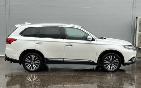 Mitsubishi Outlander III рестайлинг 3, 2020 год, 3 265 000 рублей, 5 фотография