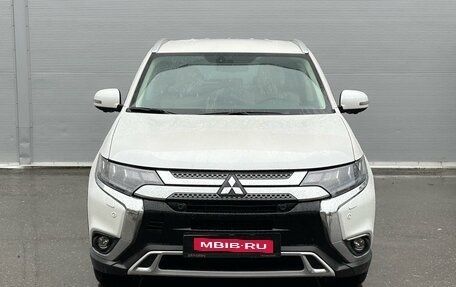 Mitsubishi Outlander III рестайлинг 3, 2020 год, 3 265 000 рублей, 3 фотография