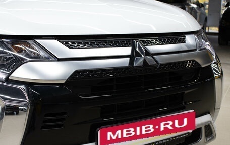 Mitsubishi Outlander III рестайлинг 3, 2022 год, 4 169 000 рублей, 7 фотография