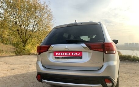 Mitsubishi Outlander III рестайлинг 3, 2017 год, 2 050 000 рублей, 3 фотография