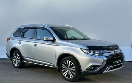 Mitsubishi Outlander III рестайлинг 3, 2021 год, 3 850 000 рублей, 3 фотография