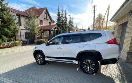 Mitsubishi Pajero Sport III рестайлинг, 2019 год, 3 680 000 рублей, 3 фотография