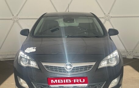 Opel Astra J, 2011 год, 725 500 рублей, 2 фотография