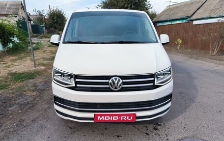 Volkswagen Caravelle T6 рестайлинг, 2018 год, 4 250 000 рублей, 1 фотография