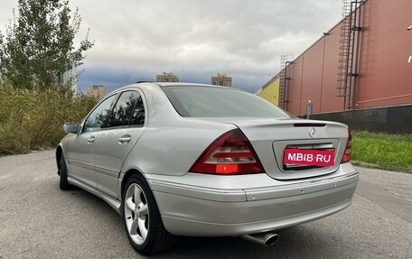 Mercedes-Benz C-Класс, 2005 год, 650 000 рублей, 1 фотография