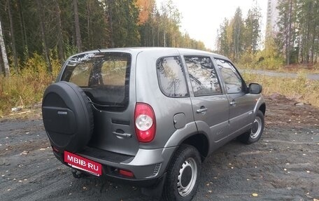 Chevrolet Niva I рестайлинг, 2010 год, 570 000 рублей, 3 фотография