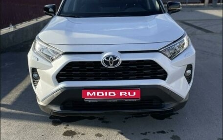 Toyota RAV4, 2021 год, 4 250 000 рублей, 2 фотография