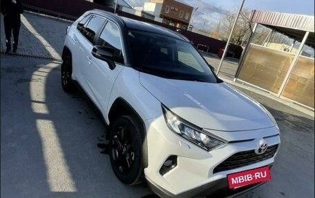 Toyota RAV4, 2021 год, 4 250 000 рублей, 4 фотография