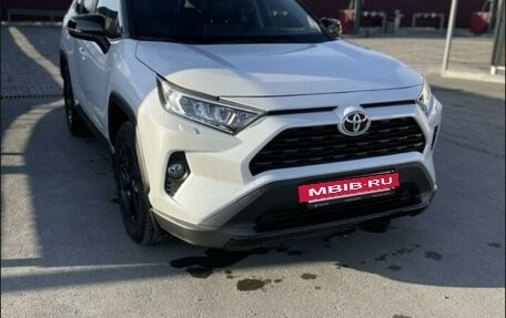 Toyota RAV4, 2021 год, 4 250 000 рублей, 3 фотография