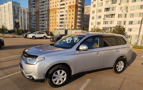 Mitsubishi Outlander III рестайлинг 3, 2012 год, 1 720 000 рублей, 2 фотография