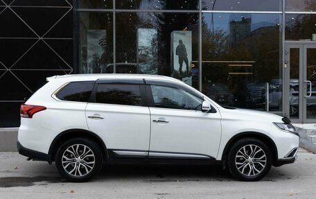 Mitsubishi Outlander III рестайлинг 3, 2015 год, 1 900 000 рублей, 6 фотография