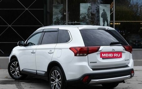 Mitsubishi Outlander III рестайлинг 3, 2015 год, 1 900 000 рублей, 3 фотография