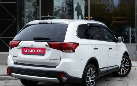 Mitsubishi Outlander III рестайлинг 3, 2015 год, 1 900 000 рублей, 5 фотография