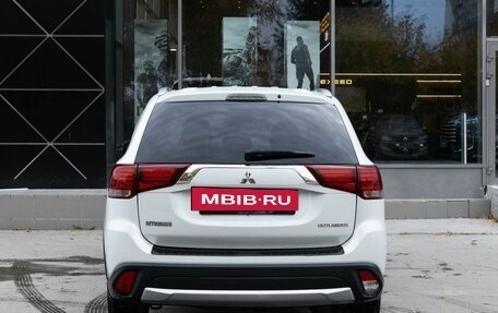 Mitsubishi Outlander III рестайлинг 3, 2015 год, 1 900 000 рублей, 4 фотография