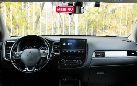 Mitsubishi Outlander III рестайлинг 3, 2015 год, 1 900 000 рублей, 21 фотография