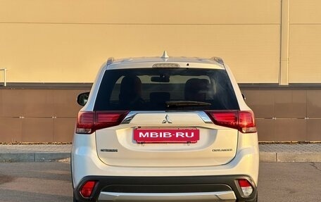 Mitsubishi Outlander III рестайлинг 3, 2018 год, 2 537 000 рублей, 6 фотография