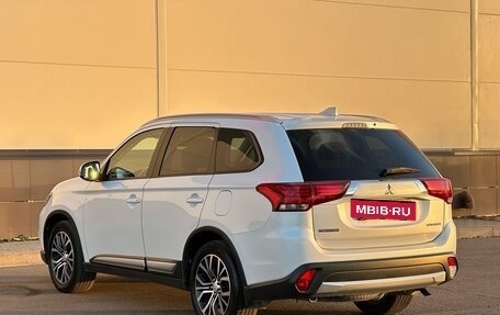 Mitsubishi Outlander III рестайлинг 3, 2018 год, 2 537 000 рублей, 5 фотография