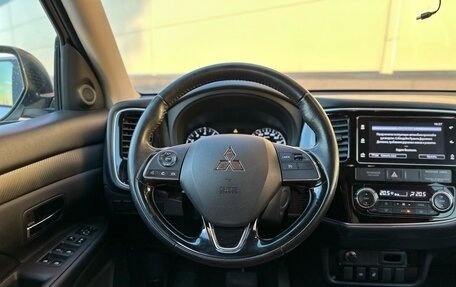 Mitsubishi Outlander III рестайлинг 3, 2018 год, 2 537 000 рублей, 11 фотография