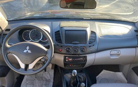 Mitsubishi L200 IV рестайлинг, 2012 год, 1 400 000 рублей, 6 фотография