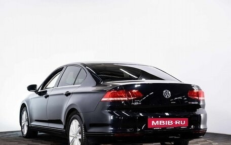 Volkswagen Passat B8 рестайлинг, 2015 год, 1 780 000 рублей, 4 фотография