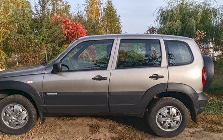 Chevrolet Niva I рестайлинг, 2018 год, 950 000 рублей, 4 фотография